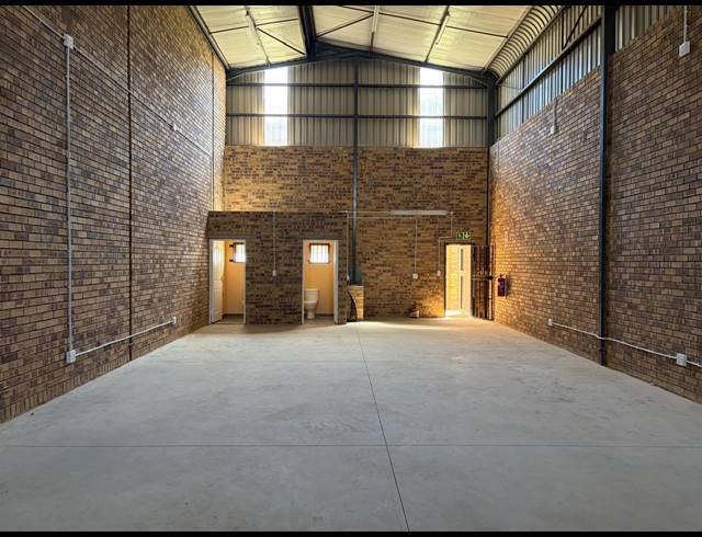 195M² WAREHOUSE TO LET IN ALBERTON NORTH